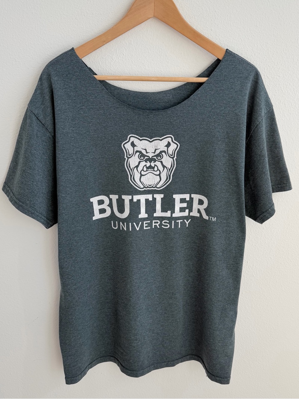 Butler University Bulldogs Off-Shoulder T-Shirt Gray College Tee
